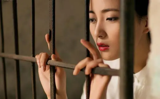 “挠痒痒”的世界:探索BDSM中的感官游戏与自我发现之旅 一