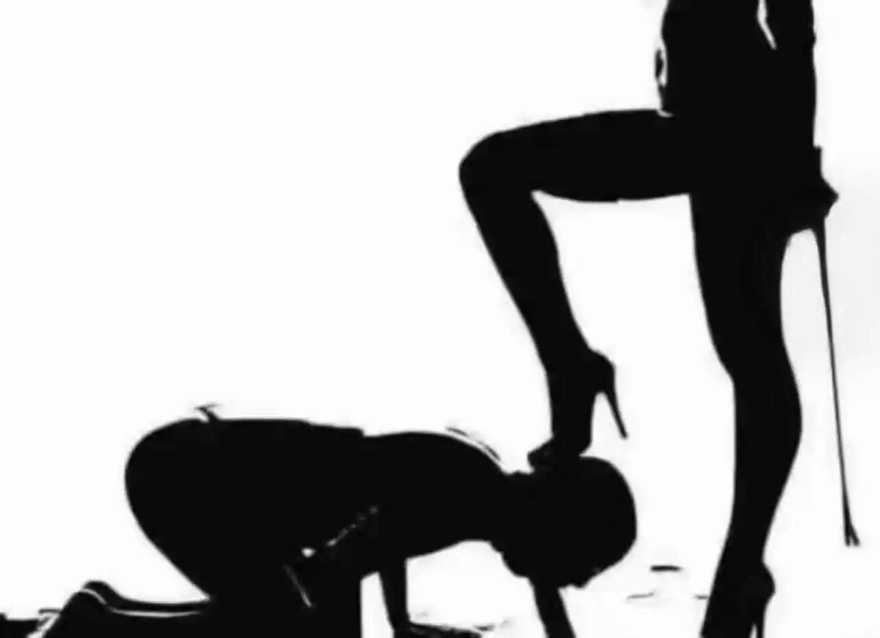 “字母圈”探秘:Dom在BDSM中扮演怎样的角色? 一